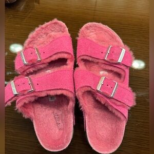 Pink fuzzy Birkenstocks - girls size 36 (US 5)